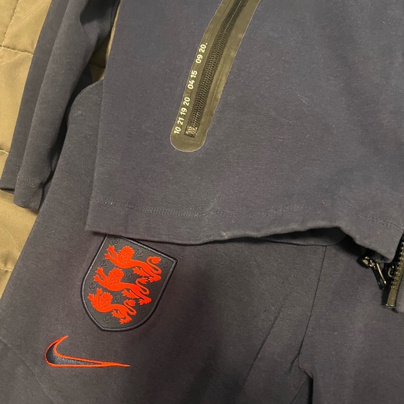 NIKE ENGLAND TECH PACK TRACKSUIT - Picture 2 of 5